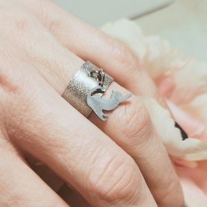 bague pampille chat qui s'étire