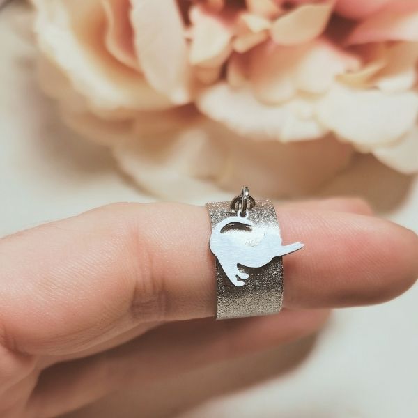 bague pampille chat qui s'étire