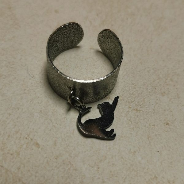 bague pampille chat qui s'étire