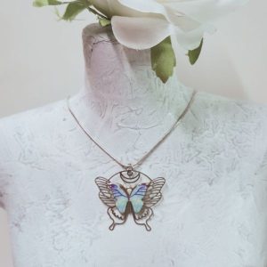 collier argent s925 portant au papillon en acier bleu