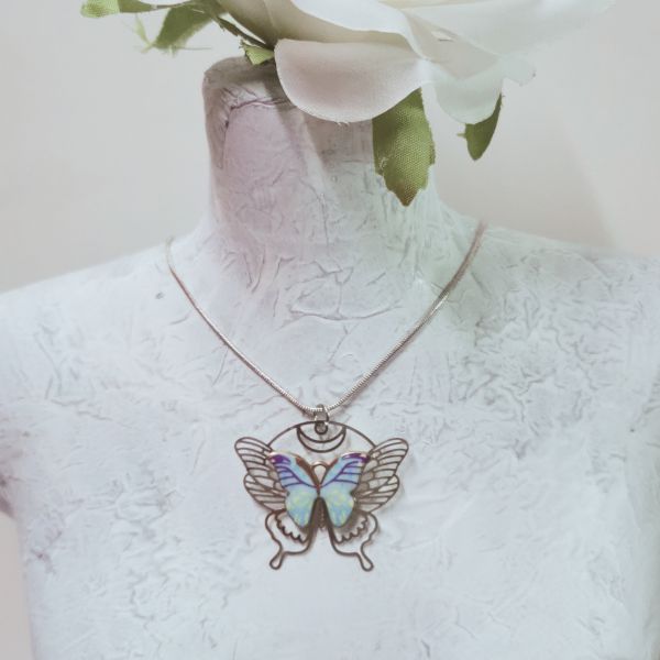 collier argent s925 portant au papillon en acier bleu