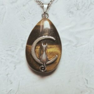 collier oeil de tigre avec chat sur lune avec une chaine en argent S925