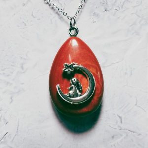 collier chaine argent massif larme jaspe rouge et lapin sur lune